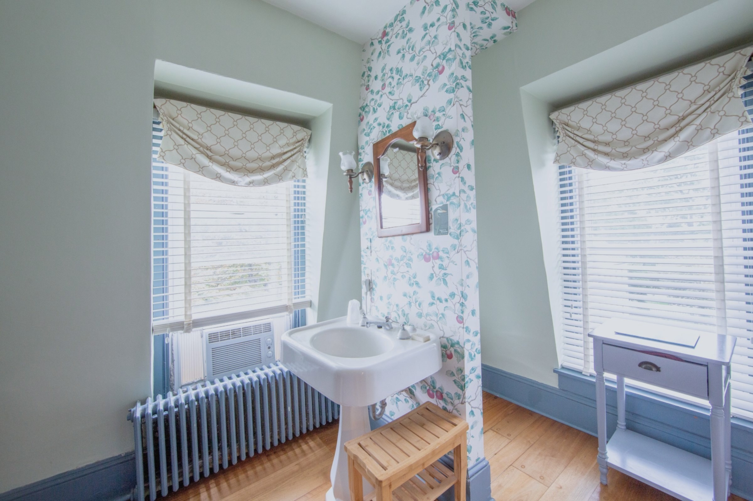 Bay View King Jr. Suite's Victorian Bathroom