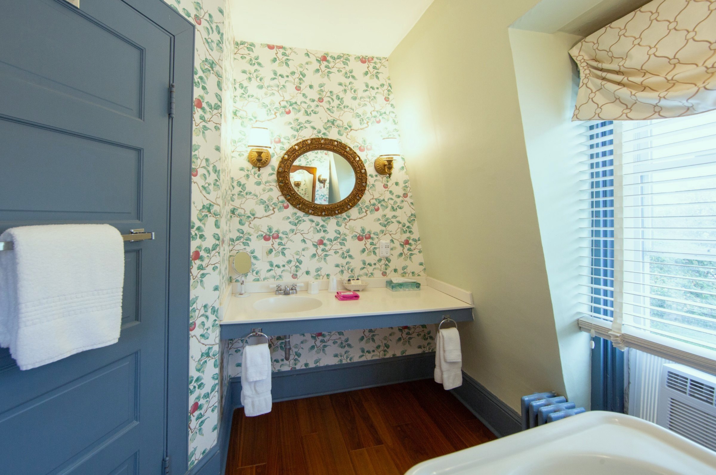 Bay View King Jr. Suite - Bathroom